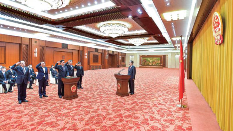 全国人大常委会举行宪法宣誓仪式